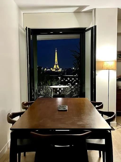Parisian Flat Eiffel Tower View Appartement 0*, Parijs