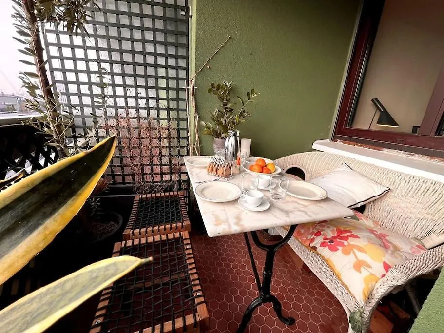 Appartement Parisian Flat Eiffel Tower View 0*, Paris France