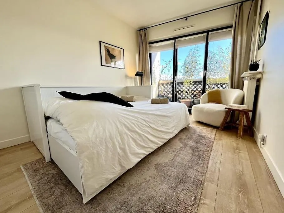 Appartement Parisian Flat Eiffel Tower View